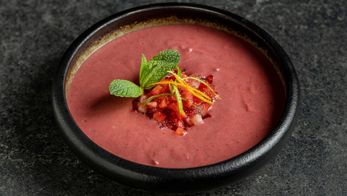 Strawberry cream soup with tapioca