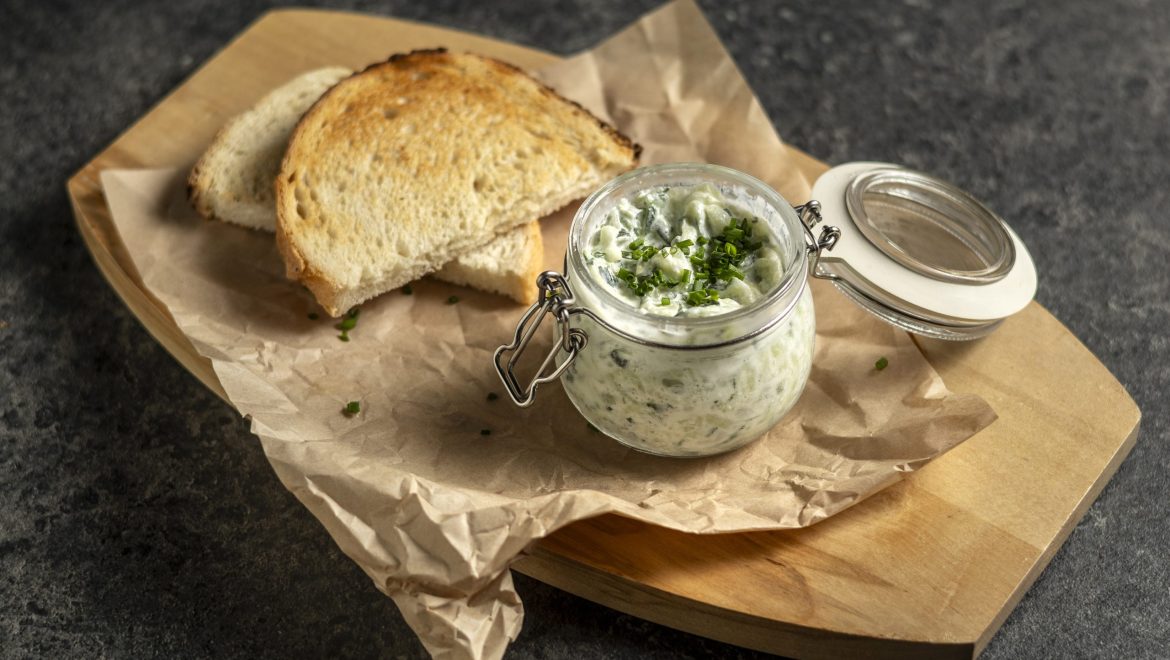 Tzatziki with douple rusk bread