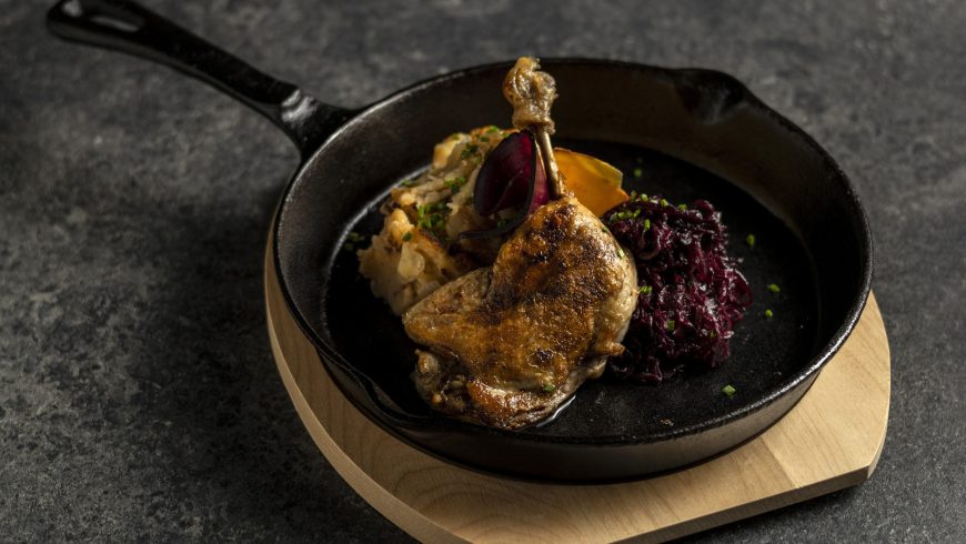 Confit duckleg with stewed cabbage and potato mash with fried onion